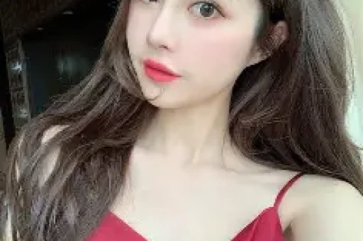 纯欲井川里予抽烟照人设崩塌！历史清纯短裙照被扒和现在反差好大